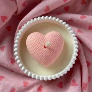 Ribbed heart candle